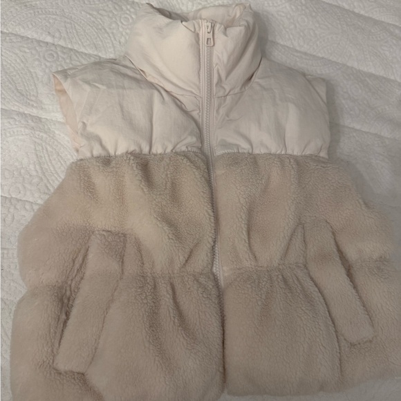 H&M Jackets & Blazers - H&M Cream and Beige Puffer Faux-Sherpa Vest